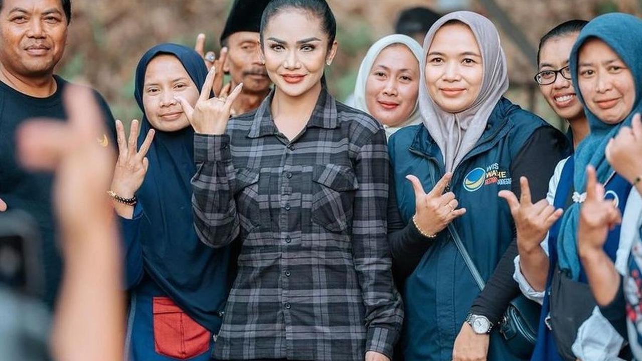 Sebagai salah satu Calon Walikota Batu, Kris Dayanti menyatakan antusiasmenya dalam mengikuti kontestasi Pilkada Kota Batu 2024.<br><br>