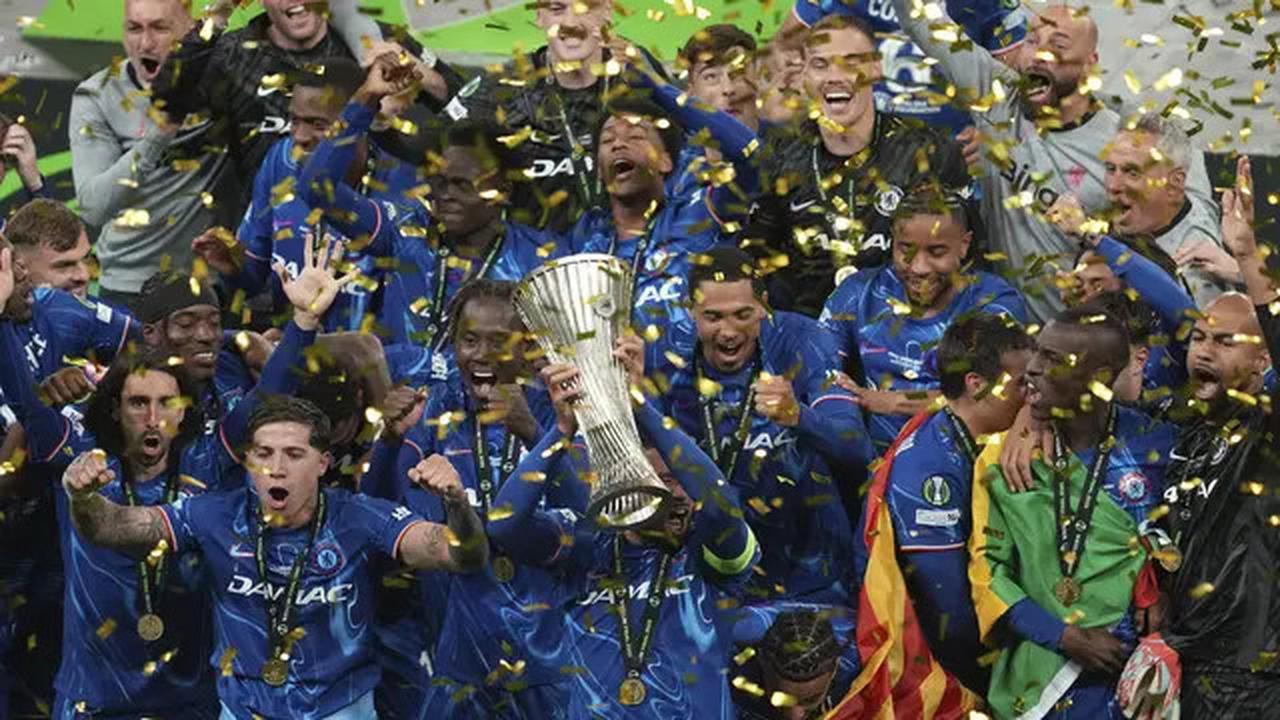 4 Fakta Keberhasilan Chelsea Menjuarai Conference League: Jadon Sancho Tersenyum, Lemari Trofi Eropa Milik Chelsea Lengkap!