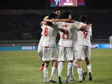 Pemain timnas Iran U-17 merayakan kemenangan atas Kaledonia Baru U-17 pada mathday ketiga Grup C Piala Dunia U-17 2023 di Stadion Si Jalak Harupat, Bandung, Jawa Barat, Jumat 17 November 2023. (Doc. LOC WCU17/SBN)