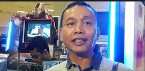 Ayu Ting Ting Didepak dari Pesbukers karena sering telat. Ia disindir Otis Hahijary lewat instagram. Terkait hal itu ayah Ojak pun bersuara.