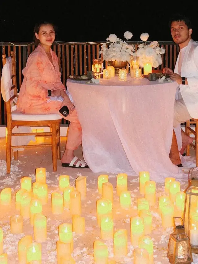 Aaliyah Massaid saat rayakan anniversary pernikahan di Bali. [@thariqhalilintar]