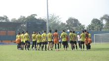 Tim Persibo Bojonegoro menggelar latihan terakhir di Stadion persikabo, Cibinong, Kabupaten, Bogor, Kamis (6/6/2024). (Bola.com/Nandang Permana)