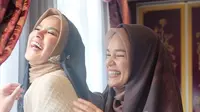 Olla Ramlan dan Dewi Sandra bersahabat (Instagram/ollaramlanaufar)