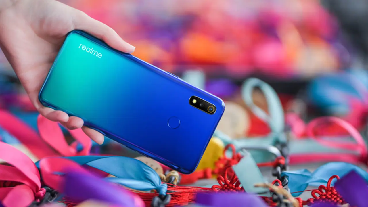 Cari Smartphone Budget Rp 2 Jutaan, Pilih realme 3 atau Samsung M20?