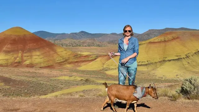 Cate Battles dan Chad yang membawa kambing kesayangan traveling keliling Amerika.