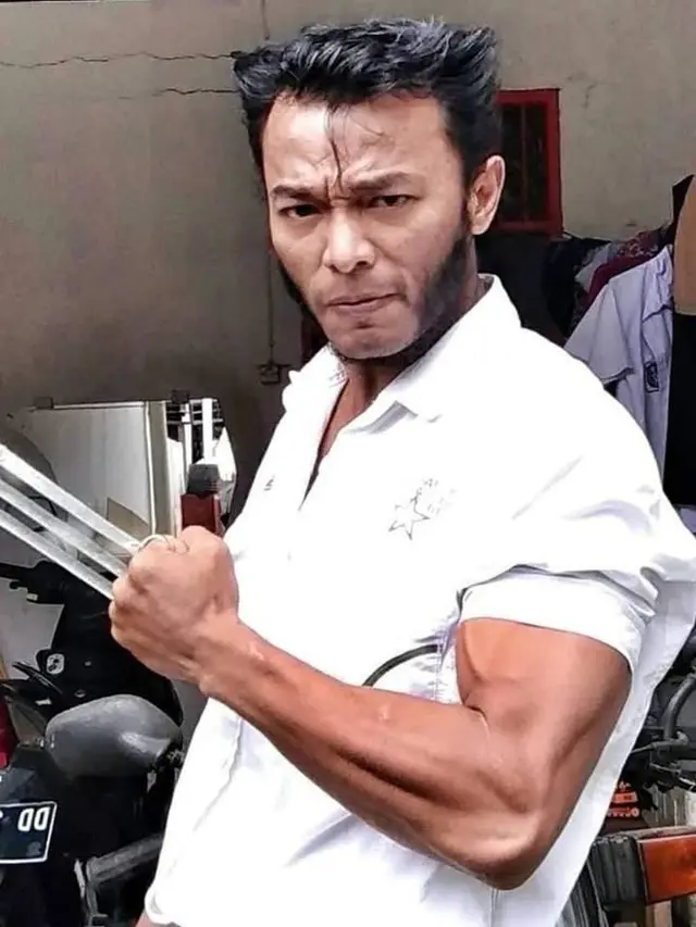 7 Potret Hendry, Pria Toraja yang Gayanya Mirip dengan Wolverine