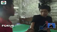 Budiman, bocah 13 tahun di Lampung Selatan, Lampung, merawat Bilal, kakaknya yang menderita lumpuh. Siswa kelas 6 SD itu juga harus membagi waktu dengan mencari nafkah.