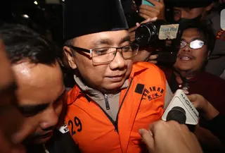 Pada Rabu 11 Maret 2026, Hakim Tunggal Pengadilan Negeri Jakarta Selatan Sulistyo Muhammad Dwi Putro menolak permohonan praperadilan yang diajukan Yaqut Cholil Qoumas. Tampak dalam foto, mantan Menteri Agama, Yaqut Cholil Qoumas, saat dibawa menuju mobil tahanan di Gedung Merah Putih Komisi Pemberantasan Korupsi (KPK), Jakarta, Kamis (12/3/2026). (Liputan6.com/Helmi Fithriansyah)
