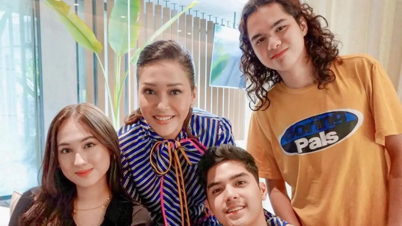 Potret Maia Estianty, Al, Dul, dan Laura Moane (Instagram/@maiaestiantyreal)