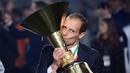 Pada musim pertamanya bersama Juventus, pelatih asal Italia ini nyaris mendapat treble usai sukses membawa Juventus menang Serie A dan Coppa Italia jika tidak kalah di final Liga Champions. (AFP/Marco Bertorello)