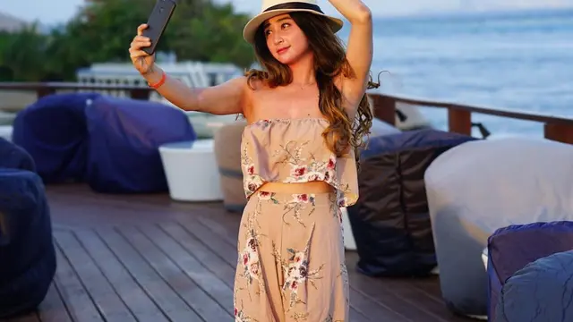 [Bintang] Dewi Perssik