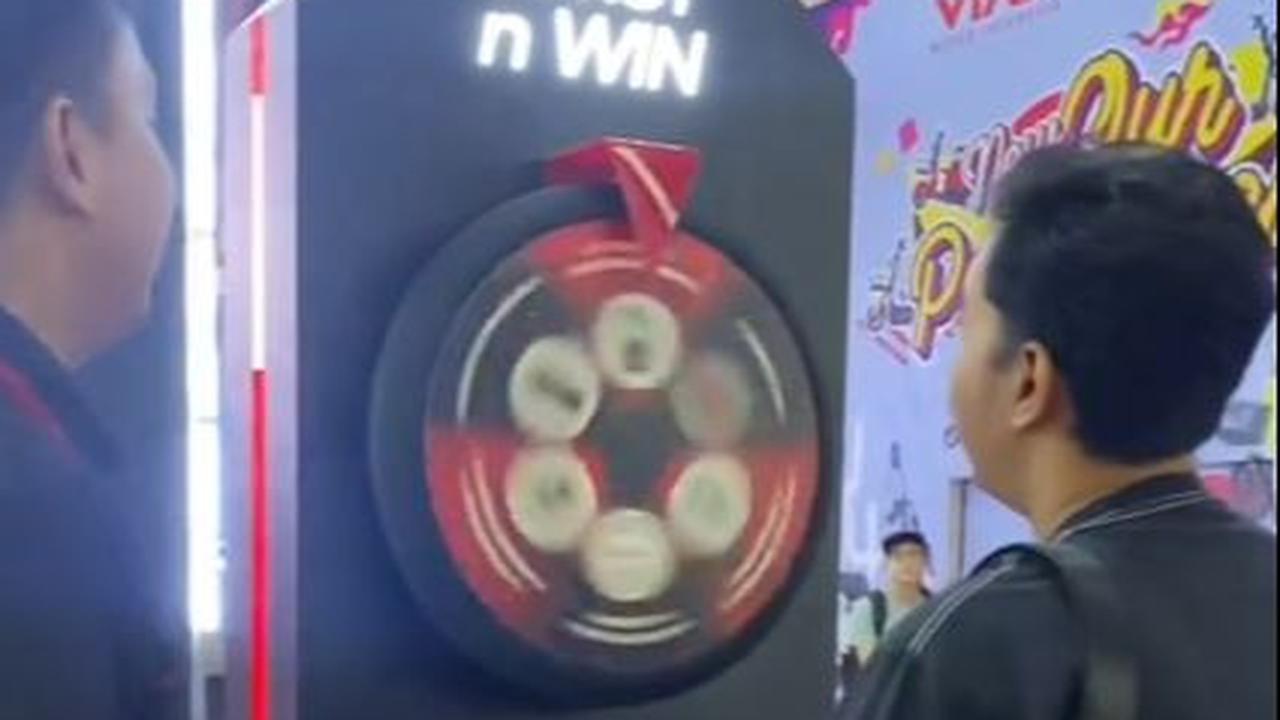 "cuma cowok gue yang rela beli motor ini demi gue dapat vacuum blender sumpah" <br>