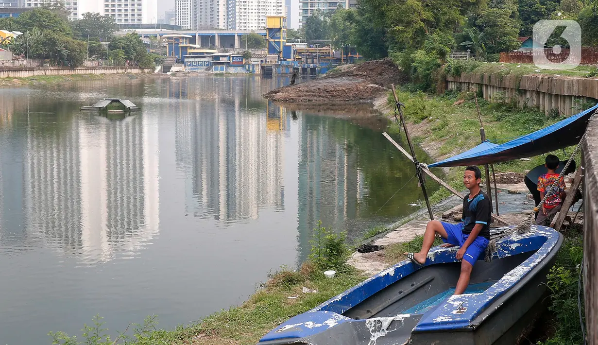 Pekerjaan pengerukan yang berlangsung selama lima tahun itu  diklaim sudah berhasil mengangkat 2,5 juta meter kubik lumpur. (Liputan6.com/Angga Yuniar)
