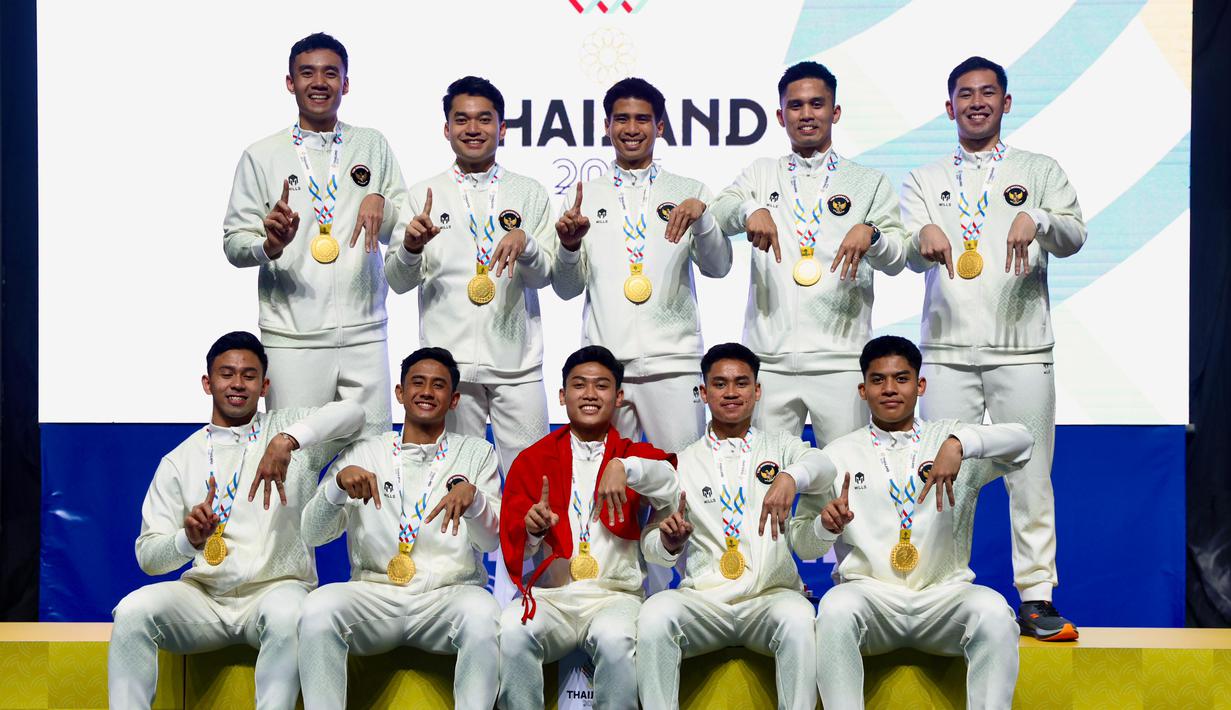 Raut wajah bahagia Tim Bulutangkis Putra Indonesia di podium usai memastikan meraih medali emas di SEA Games Thailand 2025 di Gymnasium 4, Thammasat University Rangsit Campus, Pathum Thani, Rabu (10/12/2025). (Dok. PBSI)