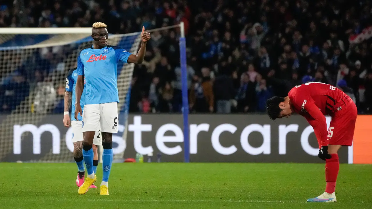 Napoli Amankan Tiket Perempat Final Liga Champions Usai Lumat Eintracht Frankfurt