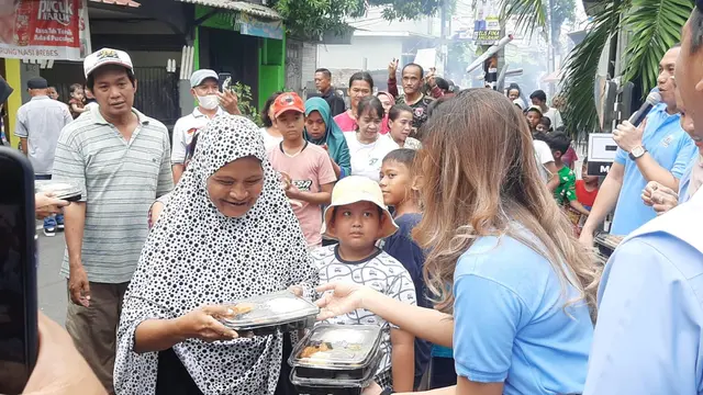 Tim Kampanye Nasional (TKN) Pemilih Muda (Fanta) Prabowo-Gibran meresmikan Dapur Indonesia Maju dan meluncurkan produk makanan untuk mencegah stunting di Kemayoran, Jakarta Pusat, Sabtu (13/1/2024).