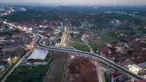 Foto udara memperlihatkan progres pembangunan jalan layang (flyover) di Tenjo, Kabupaten Bogor, Jawa Barat, Senin (11/8/2025). (merdeka.com/Arie Basuki)