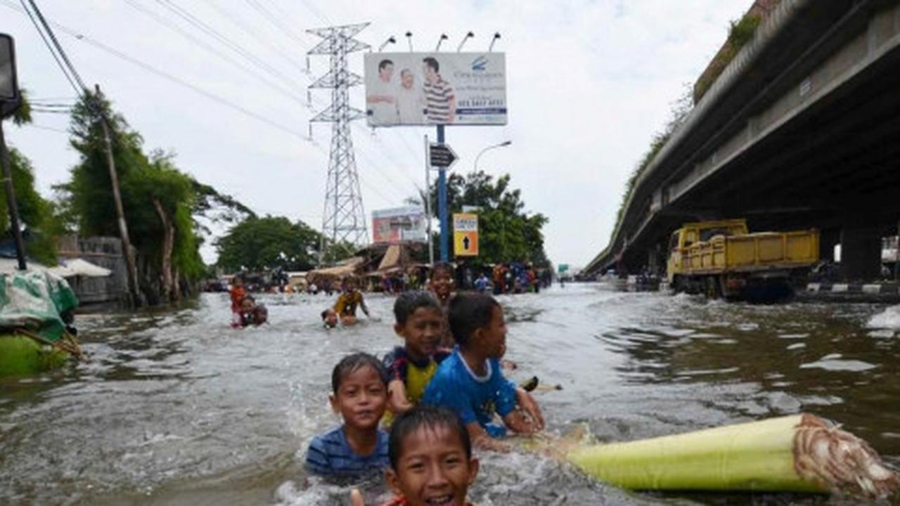 Pembangunan kolam penampung air di tiap kelurahan