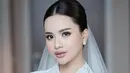 Area mata ditonjolkan secara tak berlebihan. Bukankah penampilan Anggi Marito ini memang terlihat luar biasa, Sahabat FIMELA? [Foto: Instagram/anggimarito]