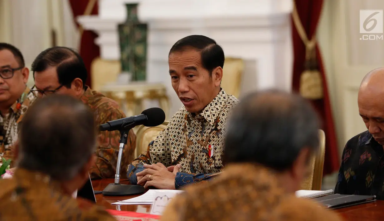Presiden Joko Widodo saat menerima pengurus Asosiasi Pengusaha Indonesia (Apindo) di Istana Merdeka Jakarta, Kamis (13/6/2019). Presiden Jokowi meminta masukan dari Apindo terkait pemerintahan ke depan, salah satunya tentang upaya peningkatan nilai ekspor. (Liputan6.com/Angga Yuniar)