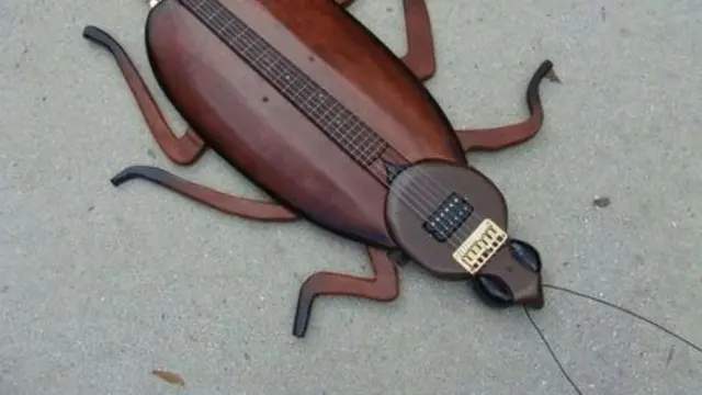 7 Potret Bentuk Gitar Listrik Nyeleneh Ini Kocak Banget