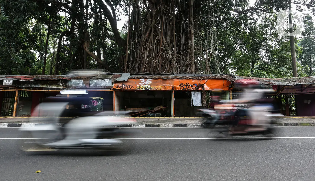 <p>Suasana Pasar Burung Barito setelah dibongkar, Kebayoran Baru, Jakarta Selatan, Jakarta, Selasa (10/5/2022). Pemerintah Kota Jakarta Selatan membongkar sejumlah ruko di Pasar Burung Barito untuk direnovasi. (Liputan6.com/Johan Tallo)</p>
