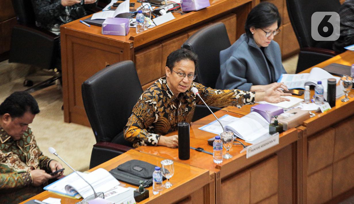 Menteri Kesehatan RI Budi Gunadi Sadikin (tengah) rapat kerja dengan Komisi IX DPR di Gedung Parlemen, Jakarta, Rabu (8/2/2023). Rapat membahas penjelasan strategi percepatan pelaksanaan transformasi kesehatan tahun 2023, strategi percepatan penanganan penyakit tidak menular dan penyakit menular dan pemenuhan tenaga dokter spesialis melalui program Academic Health System (AHS) serta peta jalan lintas sektoral terkait kemandirian obat dan alat kesehatan dalam negeri. (Liputan6.com/Faizal Fanani)