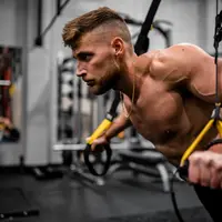 Ilustrasi lengan besar (Photo by Anastase Maragos on Unsplash)