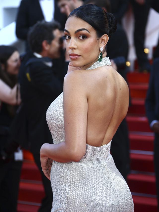 Georgina Rodriguez Kembali Melangkah di Karpet Merah Cannes