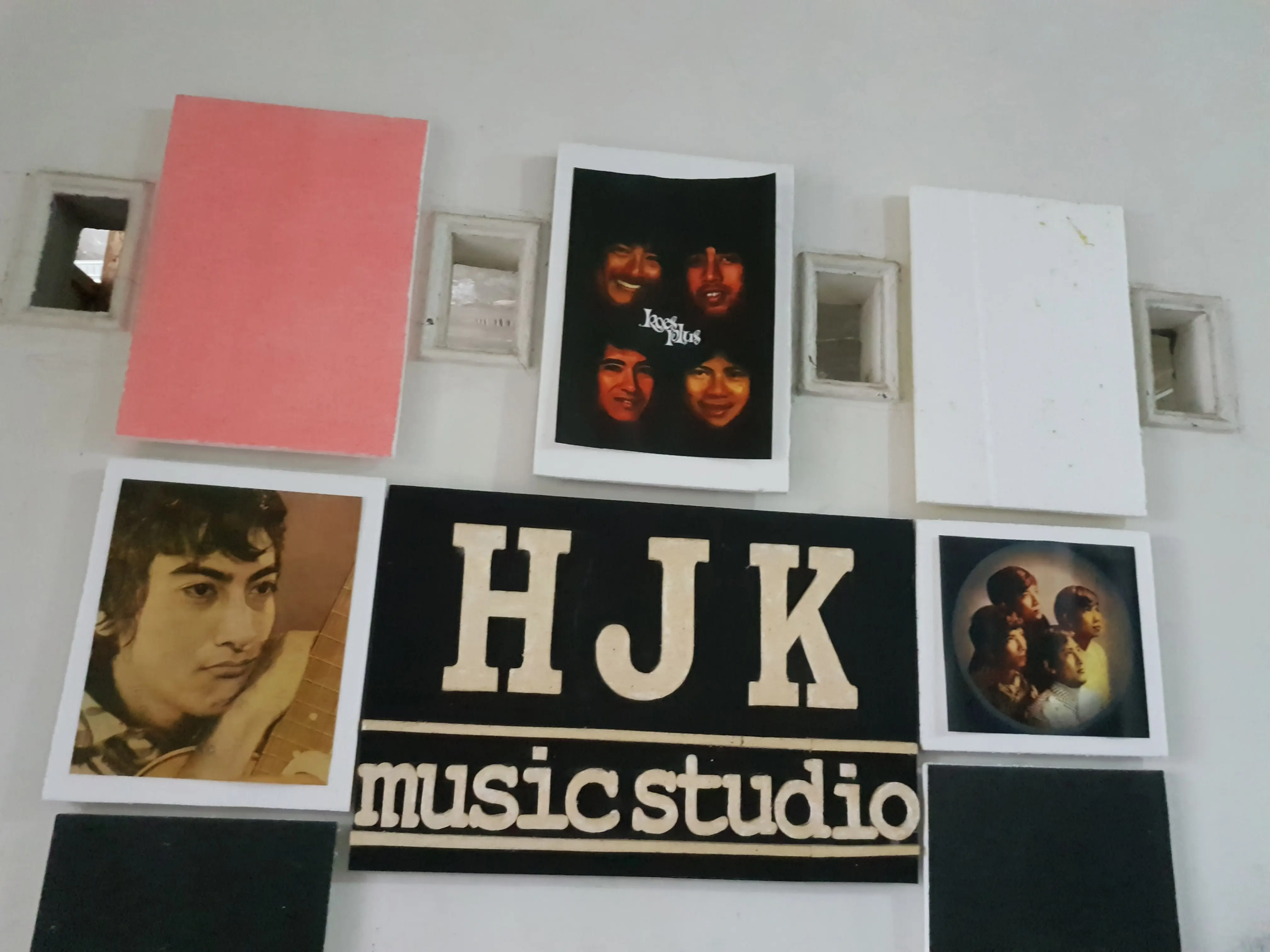 Di Sulawesi Selatan, khususnya di Kota Makassar mungkin tak ada yang lebih mencintai Koes Bersaudara dan Koes Plus dibanding HJK Band. (Liputan6.com/Fauzan)