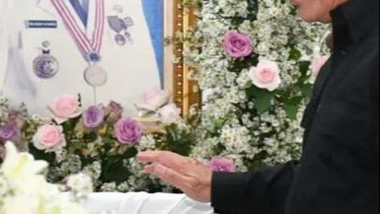 Potret Edy Rahmayadi Hadiri Upacara Pemakaman Rudolf Pardede, Penuh Haru