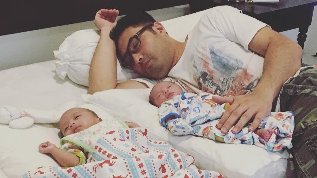 Surya Saputra bersama anak kembarnya, Tatjana dan Bima [foto: instagram/cynthia_lamusu]