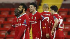 Gelandang Liverpool, Curtis Jones (tengah), merayakan gol bersama rekan-rekannya dalam laga lanjutan Liga Champions 2020/21 Grup D melawan Ajax Amsterdam di Anfield Stadium, Liverpool, Selasa (1/12/2020) waktu setempat. Liverpool menang 1-0 atas Ajax. (AFP/Phil Noble/Pool)
