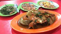 Deretan menu di Seafood 40 Lamongan Sagita, Percetakan Negara, Jakarta Pusat. (Liputan6.com/Putu Elmira)