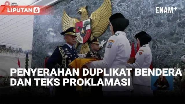 Detik-detik peringatan Proklamasi Kemerdekaan RI tahun 17 Agustus 2023 di Jakarta diawali dengan penyerahan duplikat bendera negara merah putih dan teks proklamasi.