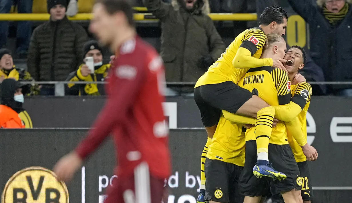 Dua gol Borussia Dortmund masing-masing disumbangkan oleh Julian Brandt dan Erling Haaland. (AP/Martin Meissner)