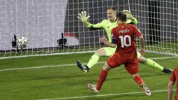 Striker Makedonia Utara, Goran Pandev mencetak gol pertama Makedonia Utara ke gawang Jerman dalam laga lanjutan Kualifikasi Piala Dunia 2022 Zona Eropa Grup J di Duisburg, Jerman, Rabu (31/3/2021). Makedonia Utara mengalahkan Jerman 2-1. (AP/Thilo Schmuelgen/Pool)