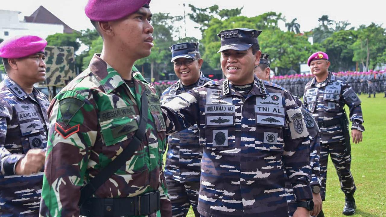 FOTO:  Kasal Perintahkan Prajurit TNI AL Amankan Ibu Kota Tanpa Sakiti Rakyat