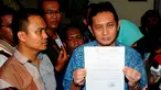 Tersangka kasus korupsi pengadaan bus TransJakarta Udar Pristono (kanan) menjalani sidang praperadilan di PN Jakarta Pusat, Rabu, (18/3/2015). Udar Pristono mempraperadilankan Kejaksaan Agung atas penyitaan aset miliknya. (Liputan6.com/Yoppy Renato)