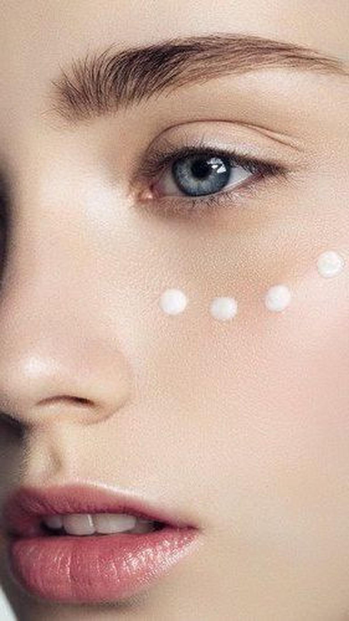 <b>Pilih Eye Cream dengan Aplikator&nbsp;</b>