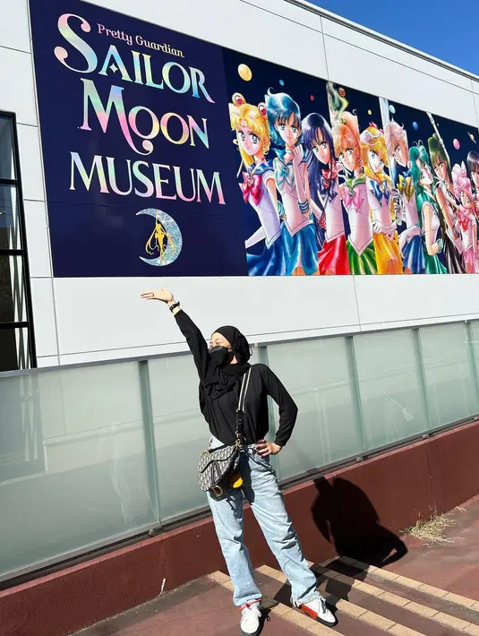 Dian Ayu Lestari, juga tak lupa untuk mengunjungi museum Sailor Moon, tokoh anime dari Jepang yang terkenal. (Foto: Instagram/@dianayulestari)