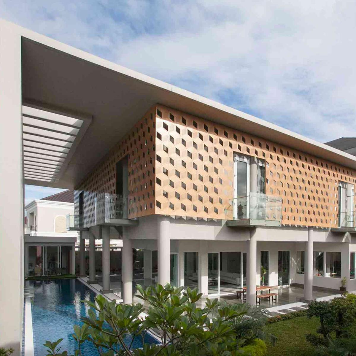 Mengintip Interior Rumah Mewah Berlantai Kaca Dan Kolam Renang Semi Indoor Lifestyle Liputan6com