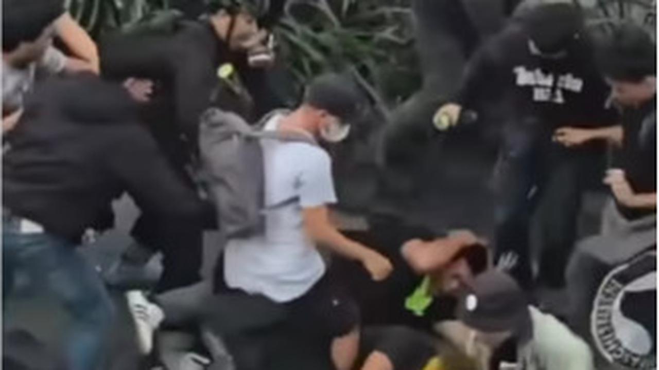Pria Diduga Polisi