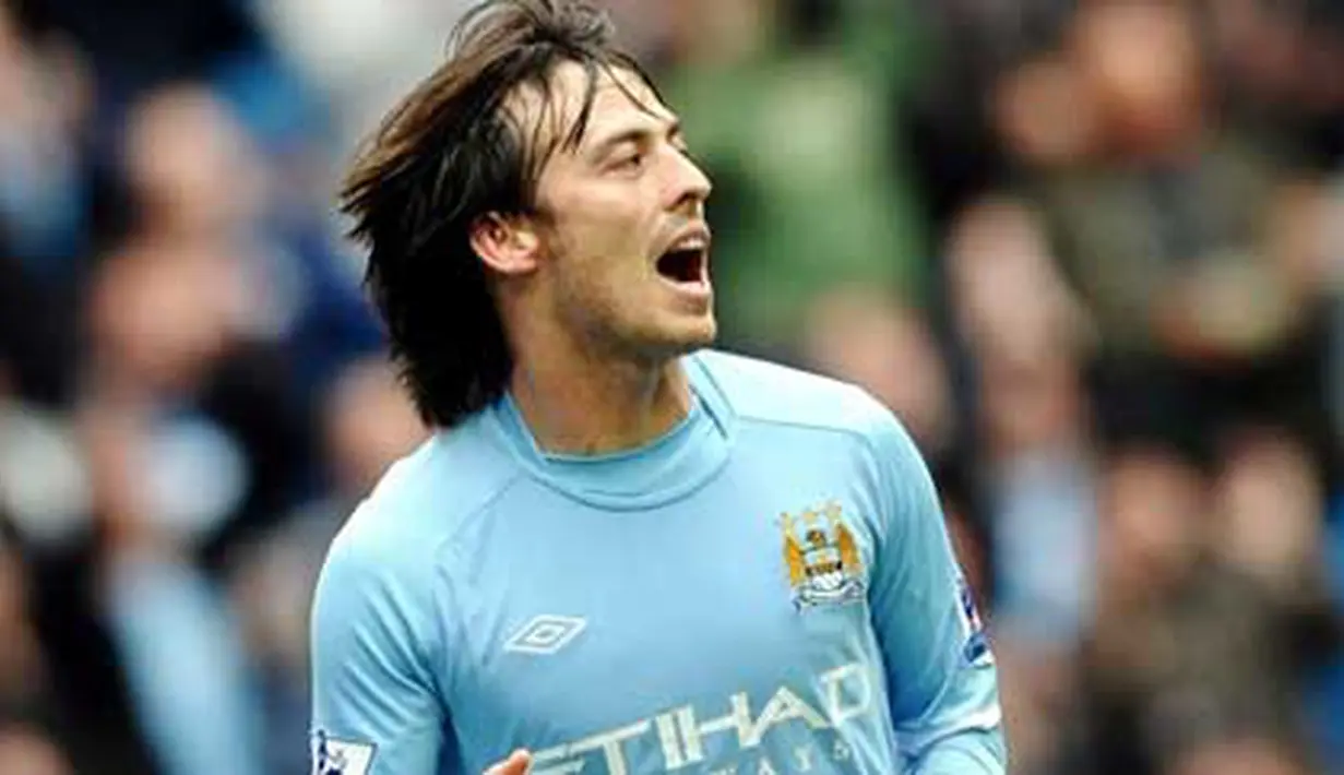 Selebrasi gelandang Manchester City David Silva usai cetak gol ketiga timnya ke gawang Sunderland dalam lanjutan EPL di City of Manchester Stadium, 3 April 2011. City unggul 5-0. AFP PHOTO / PAUL ELLIS