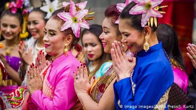 Salam Thai Wai.