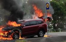 Jalani test drive, New Ford Everest malah terbakar