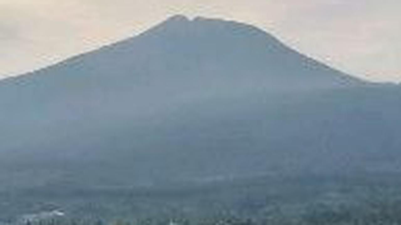 Naik Level dari Normal Jadi Waspada, Ini Fakta Gunung Slamet yang Terbangun dari Tidur Panjangnya
