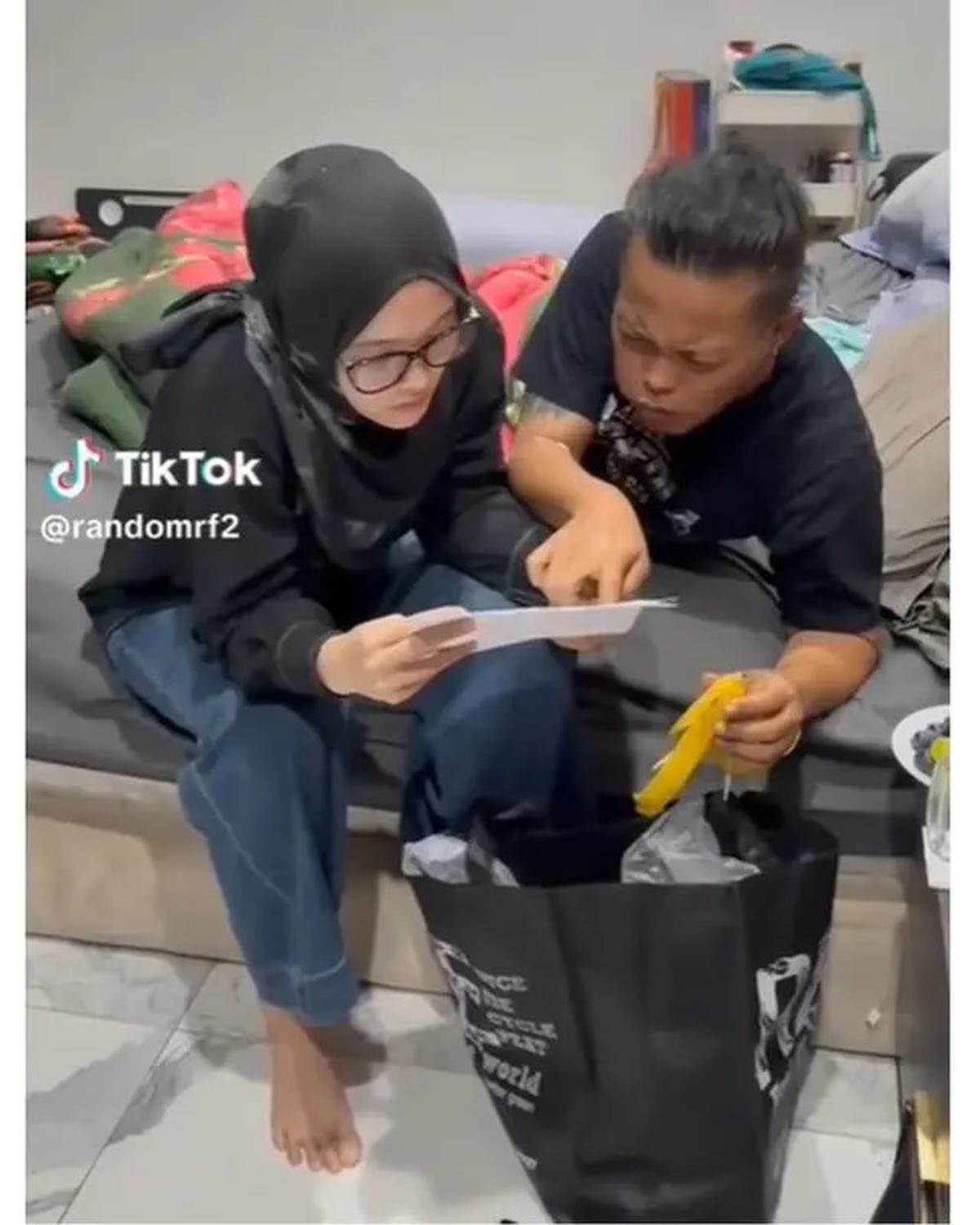 6 Potret Kondisi Sule yang Dikabarkan Sakit, Bahagia Dijenguk Putri Delina