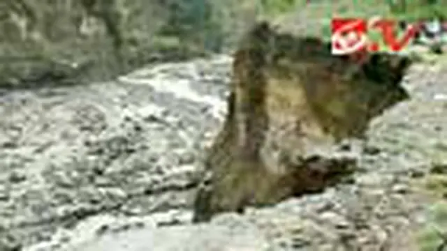 Warga Desa Krinjing Terisolasi