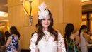 Ibu satu anak, Sidney Azkassyah Yusuf saat hadir dalam acara Annual Fashion Show 2016 bertajuk A Maze, yang digelar di Hotel Mulia, kawasan Senayan, Jakarta, Jumat (26/2/2016) malam. (Desmond Manullang/Bintang.com)